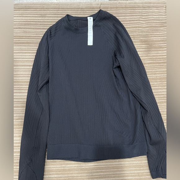 Black lululemon long sleeve size 4 - Picture 2 of 3
